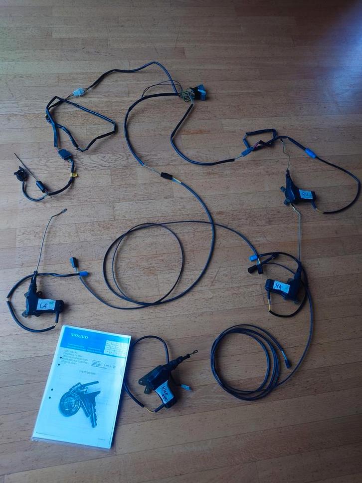 Originele Volvo 240 Centrale Deurvergrendeling set Compleet!, Auto-onderdelen, Besturing, Volvo, Gebruikt, Ophalen