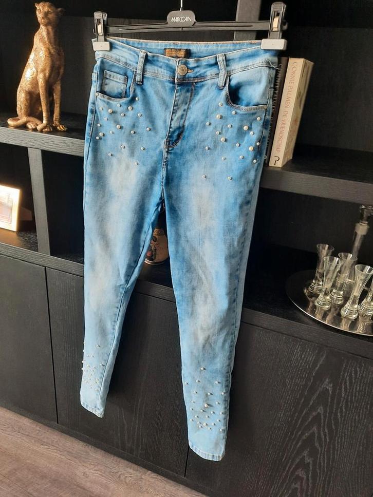Jeans met parels. Maat 40 / 42, Kleding | Dames, Spijkerbroeken en Jeans, Zo goed als nieuw, W33 - W36 (confectie 42/44), Blauw