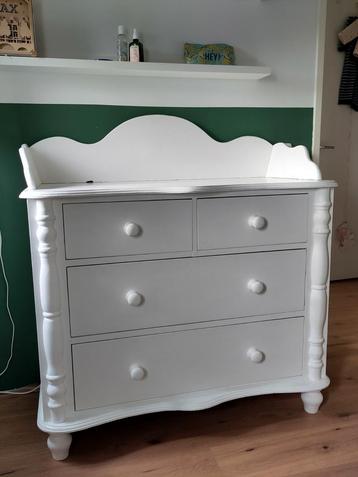 Antieke Commode - Veel Ruimte! beschikbaar voor biedingen