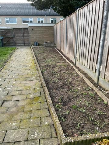 Gratis zwarte aarde / grond en bandjes van plantenbak 6 kub beschikbaar voor biedingen