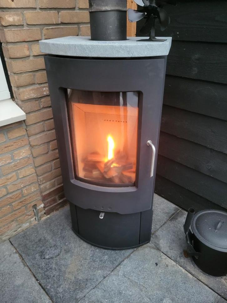 Design Attika houtkachel, Huis en Inrichting, Kachels, Zo goed als nieuw, Houtkachel, Hout, Ophalen