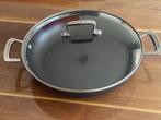 Le Creuset hapjespan 30cm met glazen deksel, Huis en Inrichting, Keuken | Potten en Pannen, Ophalen of Verzenden, Gebruikt, Gietijzer