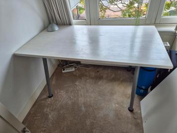 Bureau gratis op te halen beschikbaar voor biedingen