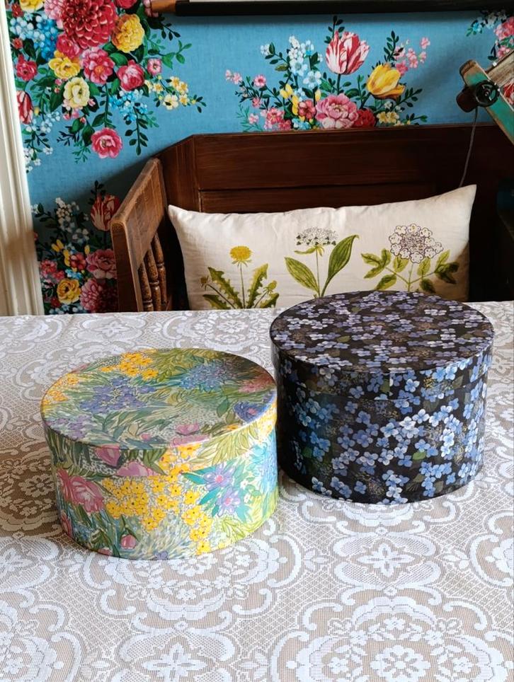 Vintage set van 2 Franse hoedendozen opbergdozen jaren '90, Huis en Inrichting, Woonaccessoires | Schalen en Manden, Gebruikt