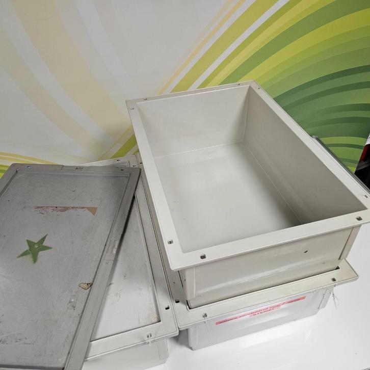 opbergbakken kratten 3x kunststof (voor in medimath kast), Doe-het-zelf en Verbouw, Kratten en Dozen, Gebruikt, Doos, Minder dan 35 cm