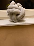 Knoopkussen, Huis en Inrichting, Woonaccessoires | Kussens, Ophalen of Verzenden, Zo goed als nieuw, Grijs, Vierkant