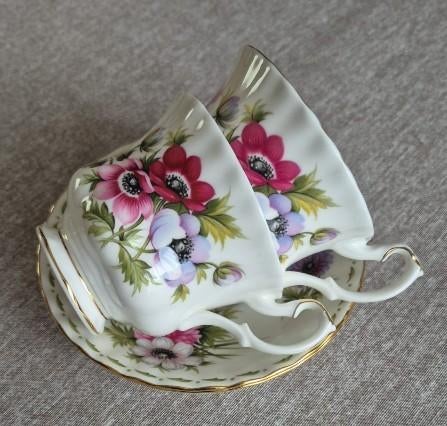 Theekop en schotel Royal Albert, Antiek en Kunst, Antiek | Servies los, Ophalen of Verzenden