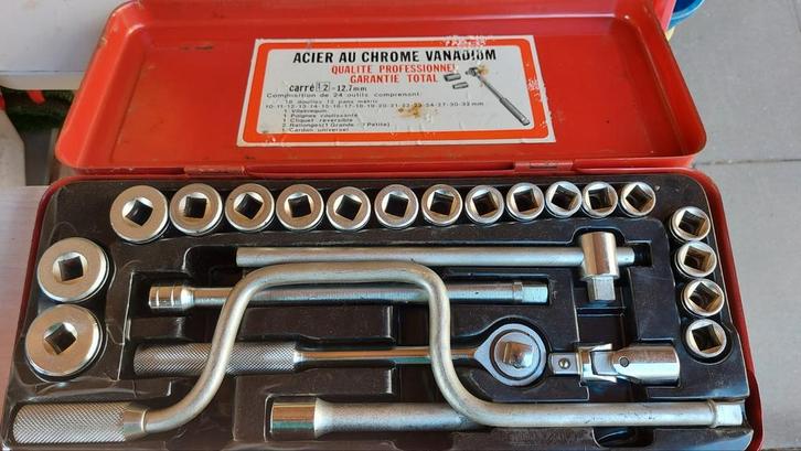 Vintage Gereedschapset in Rode Metalen Koffer, Auto diversen, Autogereedschap, Gebruikt, Ophalen of Verzenden