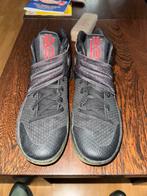 Nike Kyrie 2 Metallic Silver - Maat 42,5, Ophalen of Verzenden, Gedragen, Zwart, Sneakers of Gympen