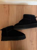 Zwarte Ugg mini plateau/platform mt 40, Ophalen of Verzenden, Zo goed als nieuw, Zwart
