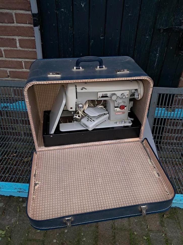 Vintage Naaimachine in Koffer, Hobby en Vrije tijd, Naaimachines en Toebehoren, Gebruikt, Naaimachine, Overige merken, Ophalen of Verzenden