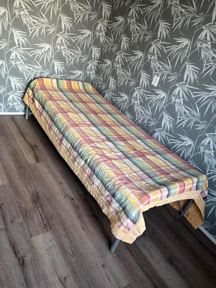 Eenpersoonsbed met matras, Huis en Inrichting, Slaapkamer | Bedden, Gebruikt, Eenpersoons, 90 cm, 200 cm, Metaal, Grijs, Ophalen