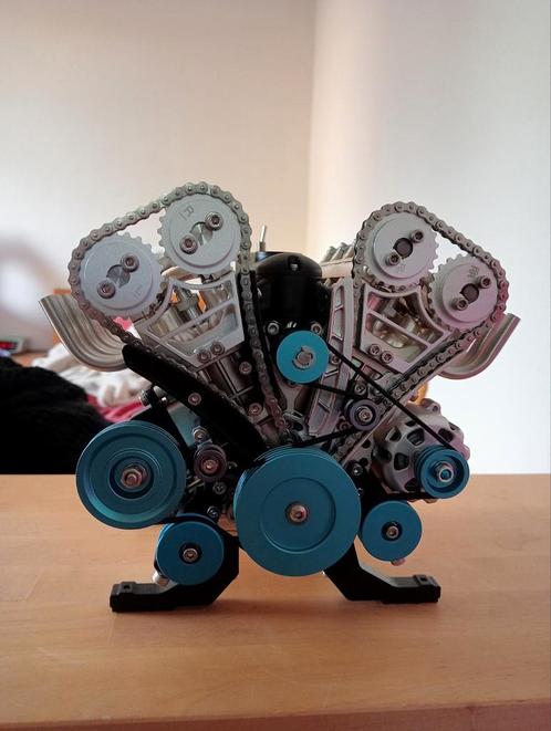 Teching V8 Motor DM118, Hobby en Vrije tijd, Modelbouw | Overige, Zo goed als nieuw, Groter dan 1:32, Ophalen of Verzenden