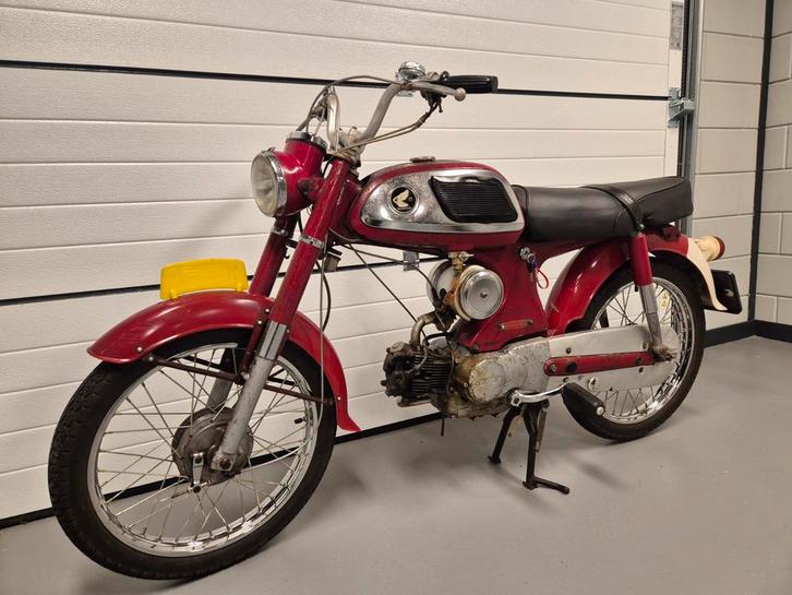 Aangeboden Honda C320 Oldtimer brommer met kenteken, Fietsen en Brommers, Brommers | Honda, Overige modellen, Ophalen