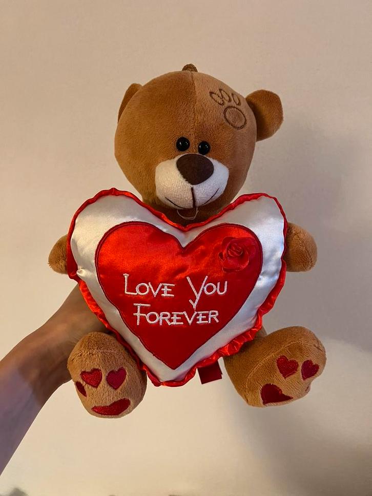 Knuffelbeer met hartje love you, Kinderen en Baby's, Speelgoed | Knuffels en Pluche, Zo goed als nieuw, Beer, Ophalen of Verzenden