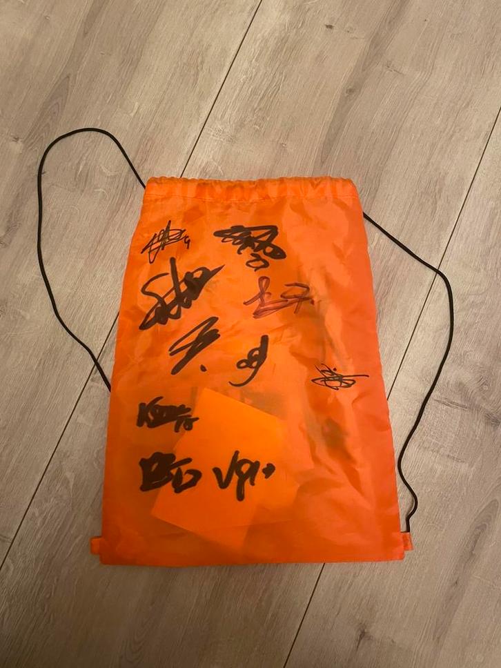 Sporttas met handtekeningen van Oranje Leeuwinnen, Verzamelen, Overige Verzamelen, Zo goed als nieuw, Ophalen