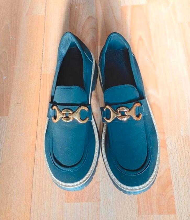 Zwarte schoenen met Gouden sierwerk, maat: 42 - Nieuw., Kleding | Dames, Schoenen, Zo goed als nieuw, Sneakers of Gympen, Zwart