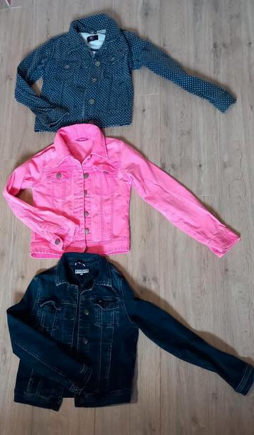 3 Spijkerjassen meisje maat 134 beschikbaar voor biedingen