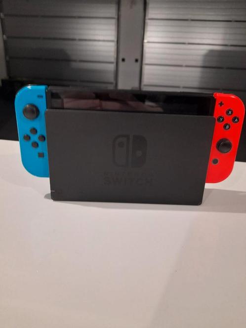 Nintendo switch + extra controller + 2 × fifa + farming sim, Spelcomputers en Games, Spelcomputers | Nintendo Switch, Zo goed als nieuw