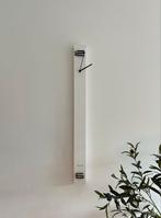 Karlsson Discreet Long Wandklok - Stijlvol Design!, Huis en Inrichting, Ophalen of Verzenden, Zo goed als nieuw, Analoog, Wandklok