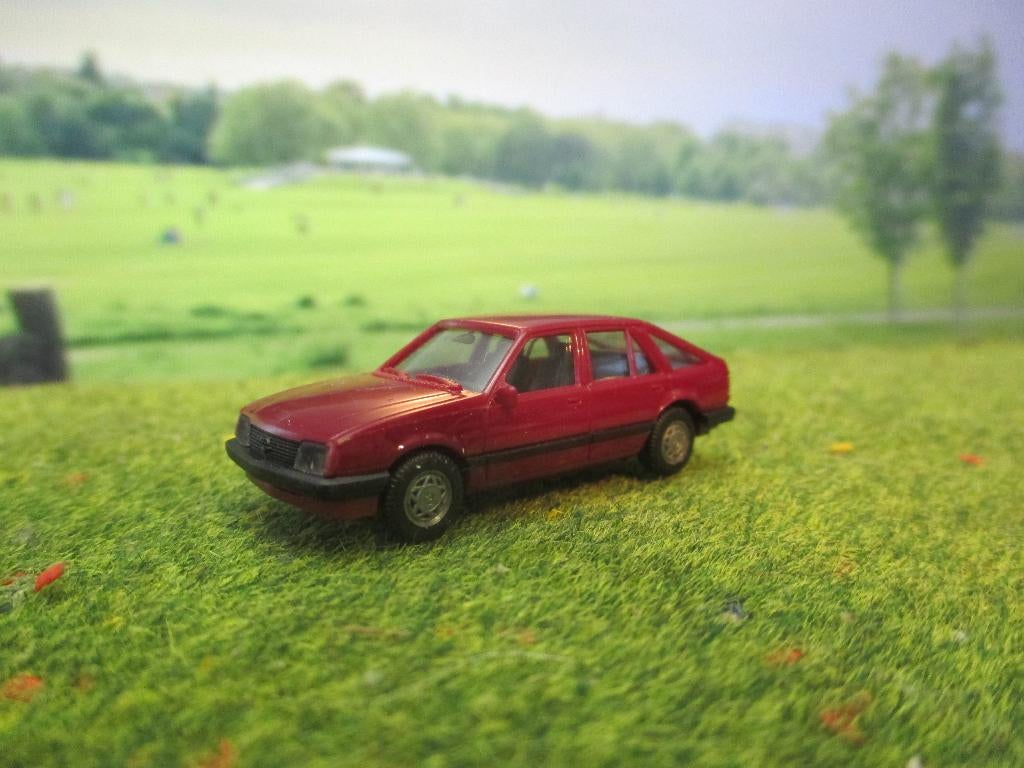 Opel Ascona C CC Hatchback - Herpa donkerrood, Hobby en Vrije tijd, Modelauto's | 1:87, Ophalen of Verzenden, Zo goed als nieuw