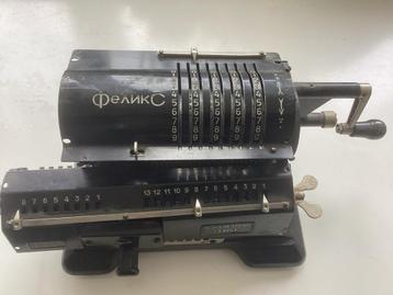 Antieke Felix Rekenmachine beschikbaar voor biedingen