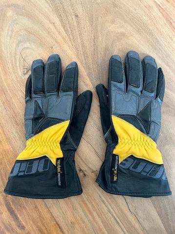 DAINESE motor handschoenen mt S ze zijn zgan beschikbaar voor biedingen