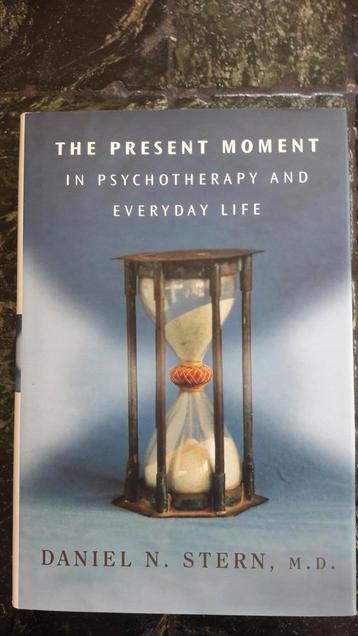The present moment in psychotherapy and everyday life beschikbaar voor biedingen