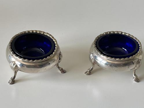 Set van 2 zilveren ronde zoutvaatjes met kobalt blauw glas, Antiek en Kunst, Antiek | Goud en Zilver, Zilver, Ophalen of Verzenden