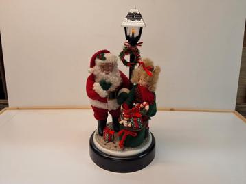 Holiday Creations Kerstman met Meisje.  beschikbaar voor biedingen