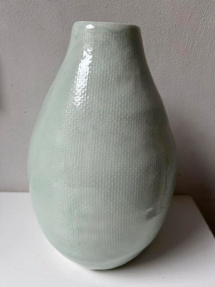 Crate&Barrel Delia Vaas Seafoam, Huis en Inrichting, Woonaccessoires | Vazen, Nieuw, Groen, Minder dan 50 cm, Aardewerk of Porselein