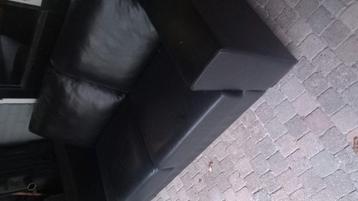 zeer mooie zwart leren 2 zits bankje zo goed als nieuw 
