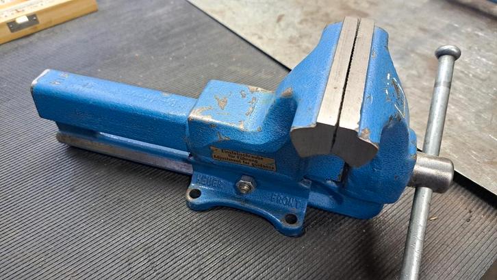 Bankschroef Heuer Front 100mm in prima staat.!, Doe-het-zelf en Verbouw, Werkbanken, Zo goed als nieuw, Bankschroef, Ophalen of Verzenden