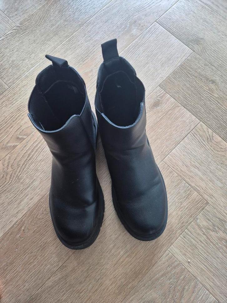 UNIQLO Comfeel Touch Side Gore Short Boots | women boots, Kleding | Dames, Schoenen, Zo goed als nieuw, Zwart, Ophalen of Verzenden