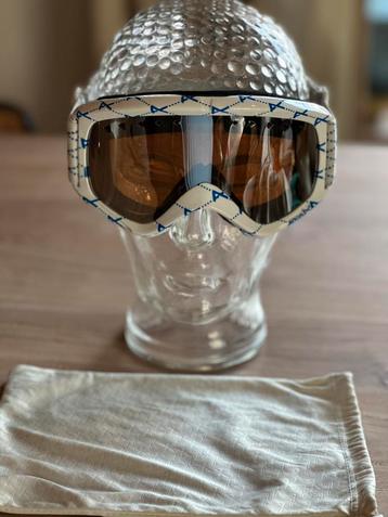 In zeer nette staat, prachtige ski bril van Anon in hoes beschikbaar voor biedingen