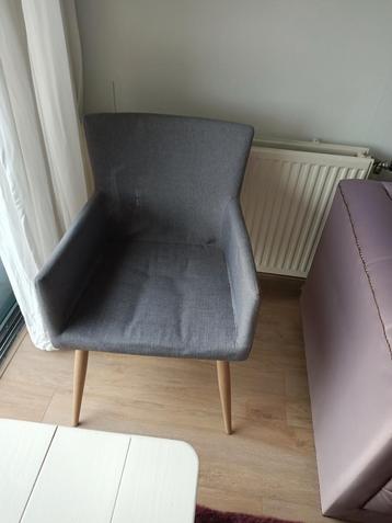 Gratis 4 eettafelstoelen