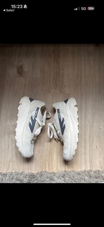 Hi tec sneakers beschikbaar voor biedingen