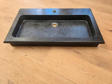 Granieten wasbak. beschikbaar voor biedingen