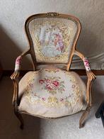 Antieke fauteuil met borduurwerk, Ophalen