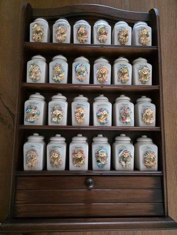 Vintage rek met kruiden potjes beschikbaar voor biedingen
