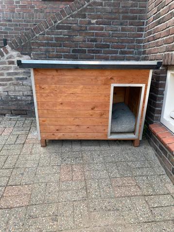 Mooi groot buitenhok hondenhok beschikbaar voor biedingen