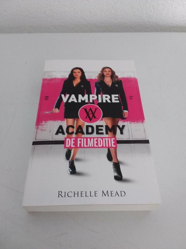 Richelle Mead - Vampire academy, Boeken, Kinderboeken | Jeugd | 13 jaar en ouder, Zo goed als nieuw, Ophalen of Verzenden