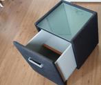 Nachtkastje zwart met glazen oppervlak, Minder dan 45 cm, Ophalen of Verzenden, Zo goed als nieuw, Minder dan 55 cm