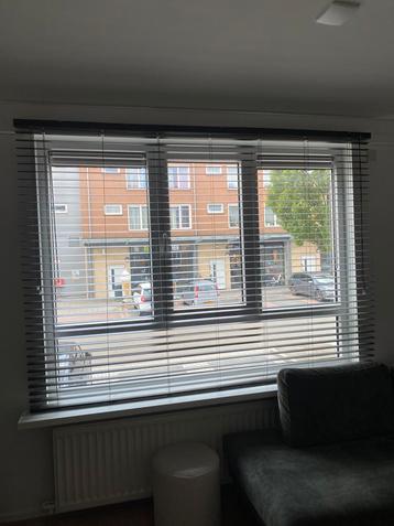Zwarte Aluminium Jaloezie beschikbaar voor biedingen