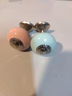 Twee kastknoppen/ladeknoppen, Wandkapstok, Gebruikt, Ophalen of Verzenden, Minder dan 100 cm