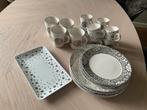 HEMA Servies - 8 bekers, 8 boden en schaal, Ophalen of Verzenden, Zo goed als nieuw, Effen, Aardewerk