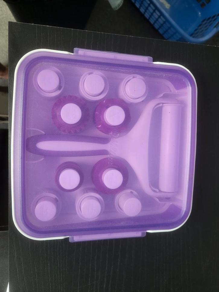 Wilton Fondant Ribbon Cutter set, Hobby en Vrije tijd, Taarten en Cupcakes maken, Zo goed als nieuw, Versiering, Taarten of Cupcakes