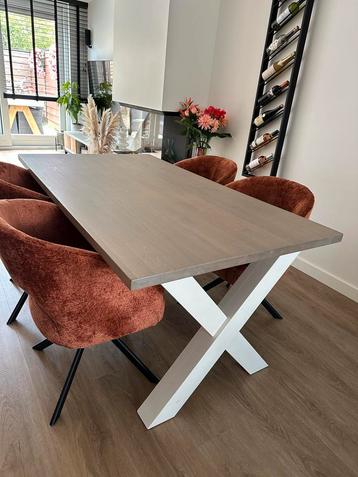 Eikenhouten Eettafel met Kruispoten - Zo Goed Als Nieuw