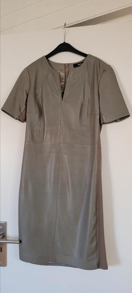 Leren jurk van Arma, maat 36 olijfgroen., Kleding | Dames, Jurken, Zo goed als nieuw, Maat 36 (S), Groen, Onder de knie, Ophalen of Verzenden