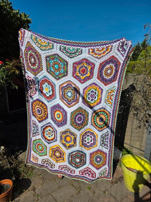 Gehaakte deken/plaid "Awakening", Hobby en Vrije tijd, Breien en Haken, Zo goed als nieuw, Haken, Overige typen, Ophalen of Verzenden
